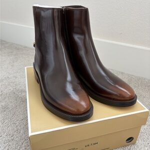 MICHAEL Michael Kors Carlisle Flat Bootie - size 7.5